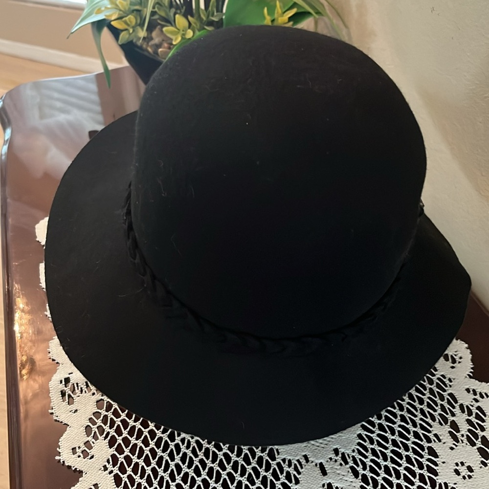 Two beautiful winter hats black and grey one size - Picture 5 of 5
